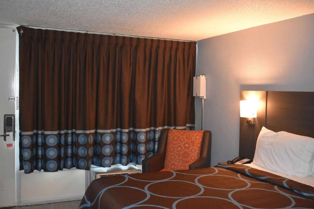 Super 8 By Wyndham Riverside Al 외부 사진
