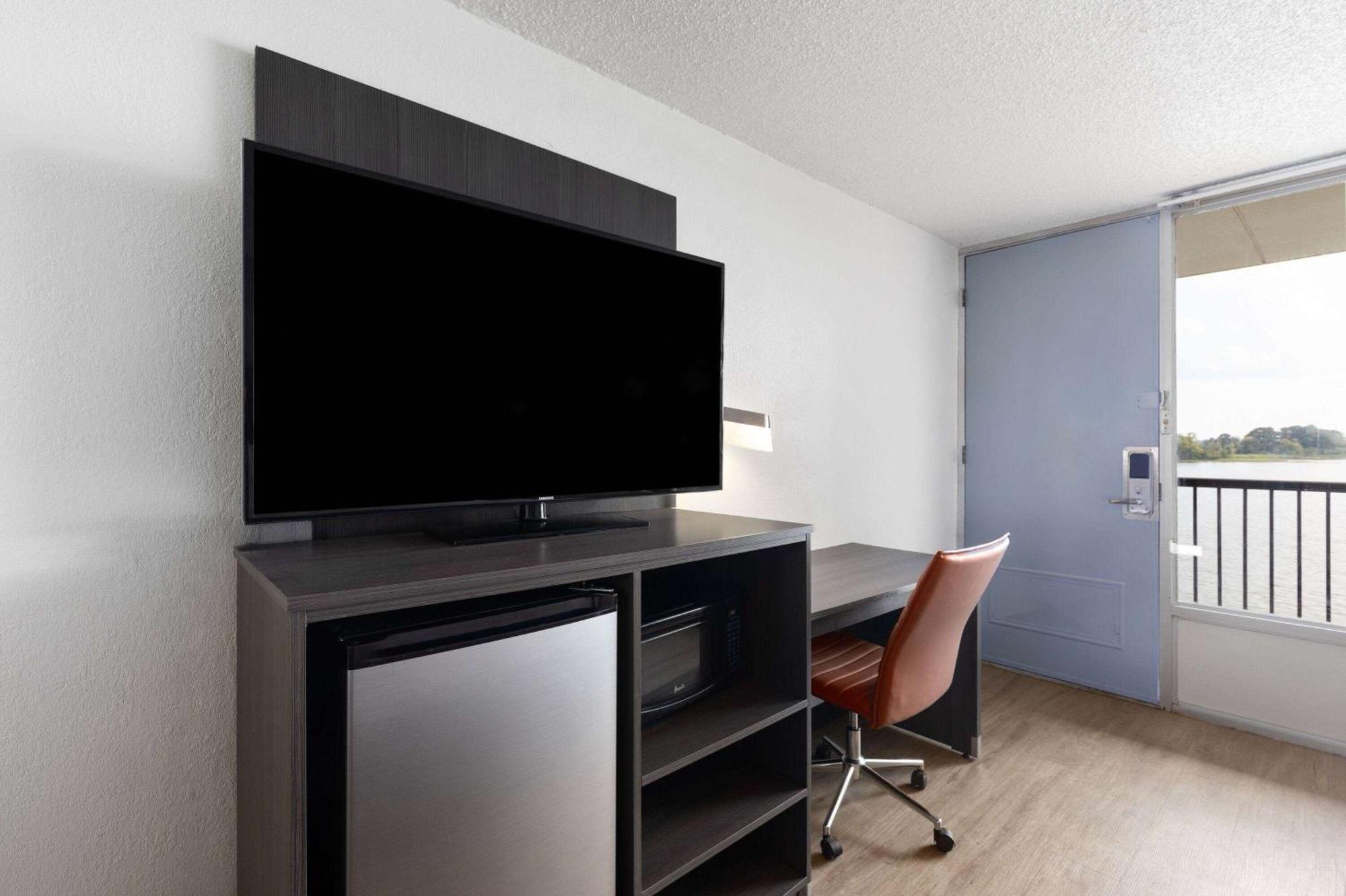 Super 8 By Wyndham Riverside Al 외부 사진